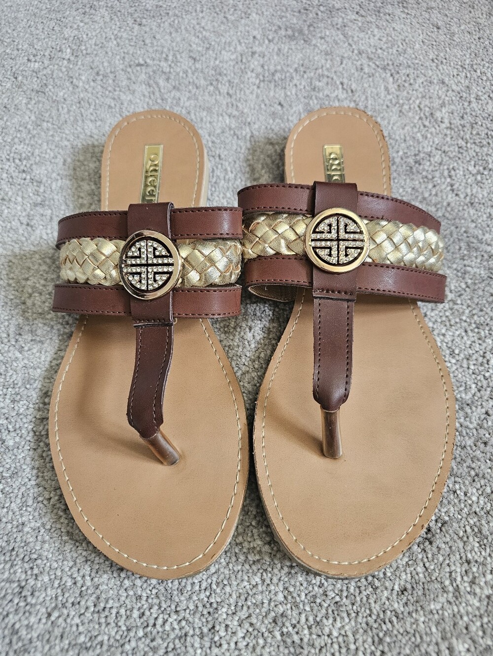 QUEEN Chic Brown & Gold Braided Slide Sandals T-Strap Faux Leather Size 9